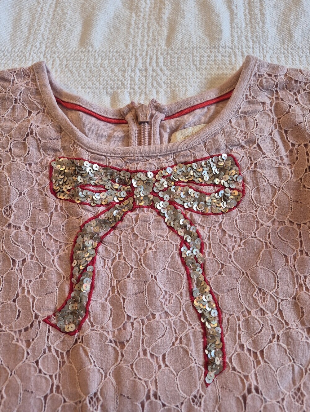 Mini Boden girls 7-8 years pink lacy fabric jersey lined, sequin bow VGUC - Picture 4 of 8